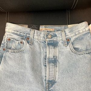 Levi’s Ribcage Straight Ankle Jeans